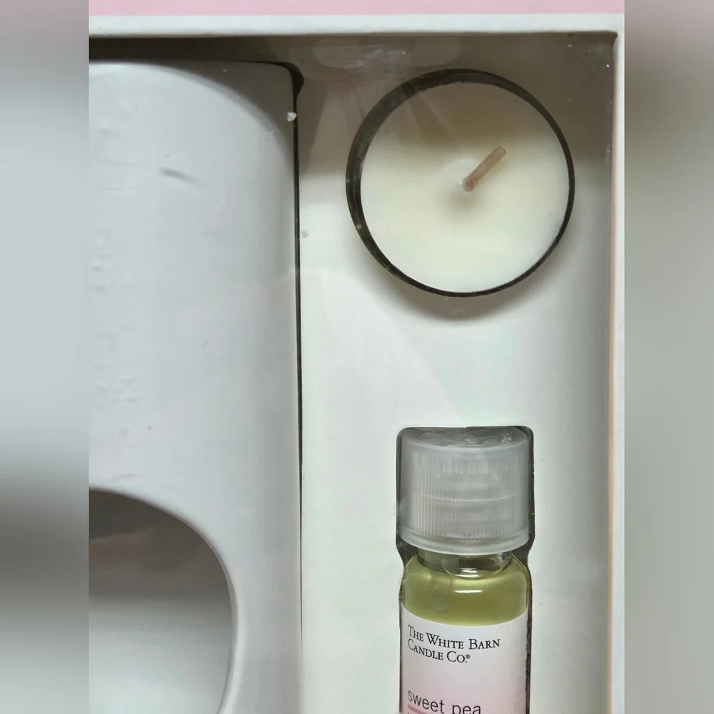 White Barn Candle Co Oil Warmer Tealight & Sweet Pea Oil Gift Set